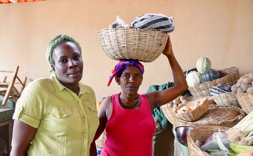 Haiti women heather-suggitt-5pFiifvkpR4-unsplash